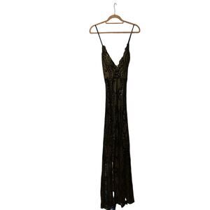 Giffniseti Black V-neck High Slit Lacey Sequin Dress Size L NWT.